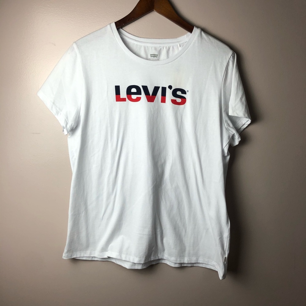 NWT Levi’s Perfect Tee Graphic Short Sleeve Tee